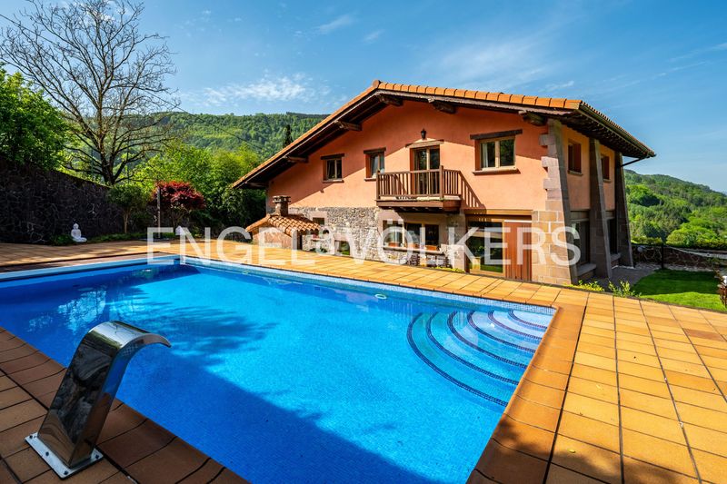 Foto 12d2e6aa-3712-4502-8dc6-b181d0ba526b. Casa amb calefacció aparcament piscina a Elduain