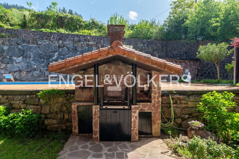 Foto 18d51b76-dd05-461b-b173-9a9293d3c415. Casa amb calefacció aparcament piscina a Elduain