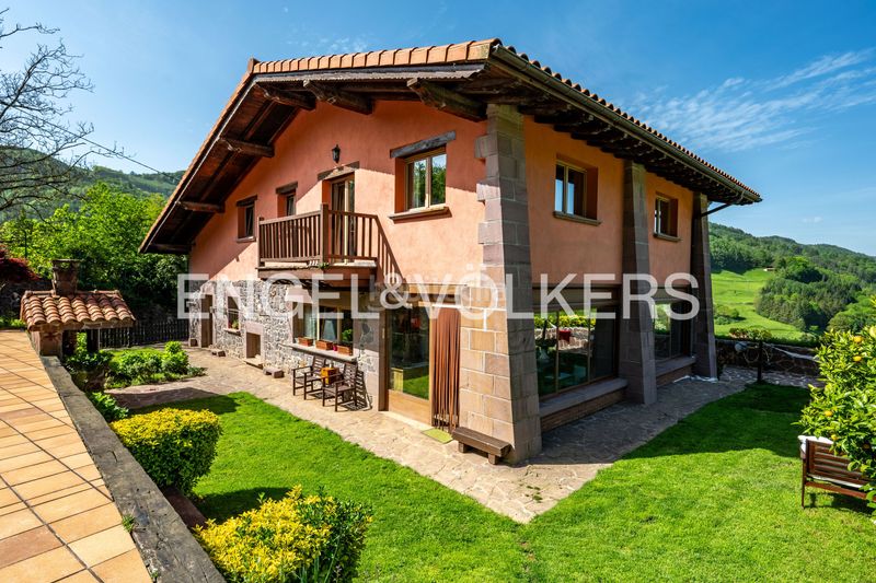 Foto 5b1d5ef1-f1aa-4cd1-bef3-30951b37d472. Casa amb calefacció aparcament piscina a Elduain