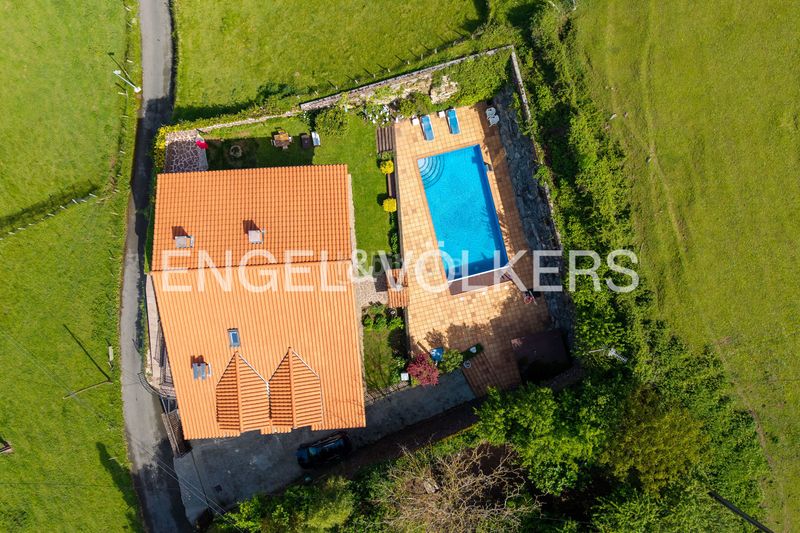 Foto acee8da7-0562-4192-9f20-ba00aaa4a581. Casa amb calefacció aparcament piscina a Elduain