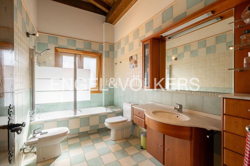 Foto ae14d723-a21d-400d-a202-3fa6529dbf15. Casa amb calefacció aparcament piscina a Elduain