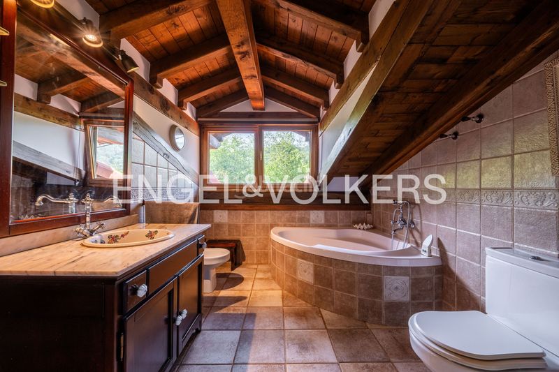 Foto ce0e4324-7bd7-4ee6-ad2b-d08101a74eba. Casa amb calefacció aparcament piscina a Elduain