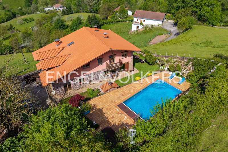 Foto db5daa3e-b928-46ae-b183-d3a6ce15c108. Casa amb calefacció aparcament piscina a Elduain