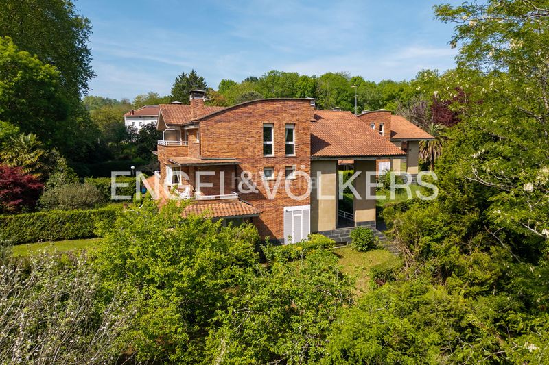 Foto b8f47366-8919-4765-9d4d-bafbbf5f790d. Casale con riscaldamento piscina in Hernani