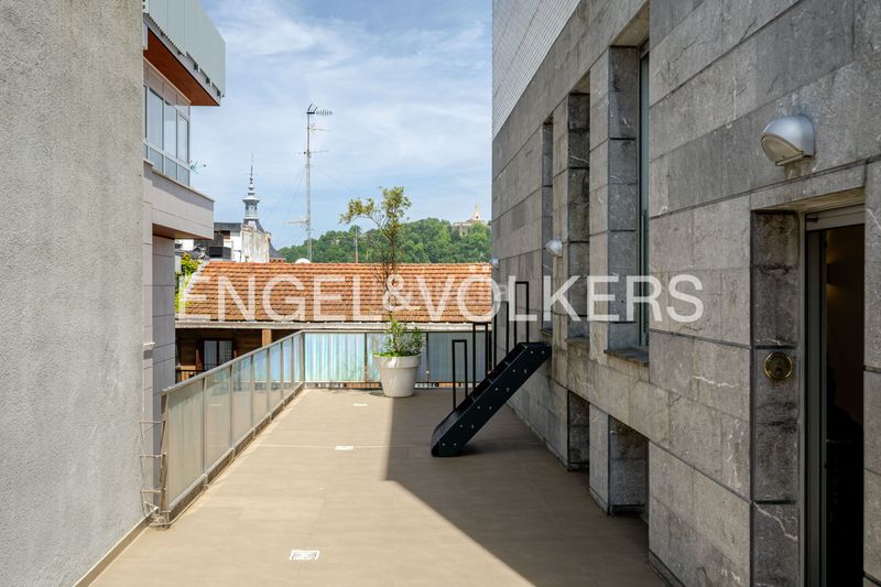 Foto 1105b6f3-64d4-4269-a428-40a7f7385d87. Dúplex amb calefacció aparcament a Área Romántica Donostia - San Sebastián