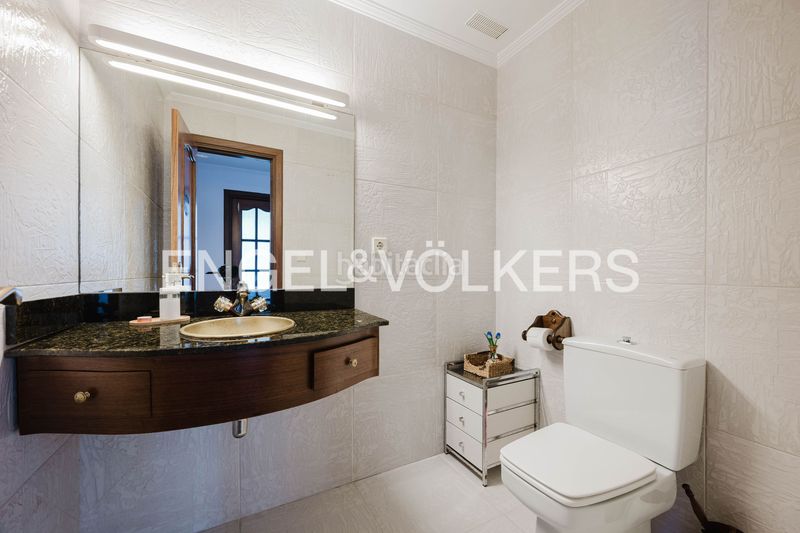 Foto 0f2e847e-2d4f-4869-a3f4-394189004da0. Casa amb calefacció aparcament piscina a Hondarribia