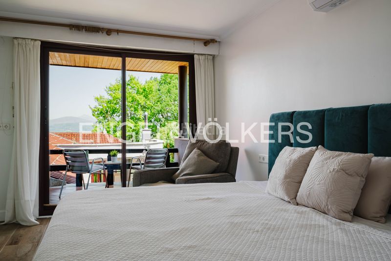 Foto 4994b567-9d10-480d-b668-8c7b55d24b57. Casa amb calefacció aparcament piscina a Hondarribia