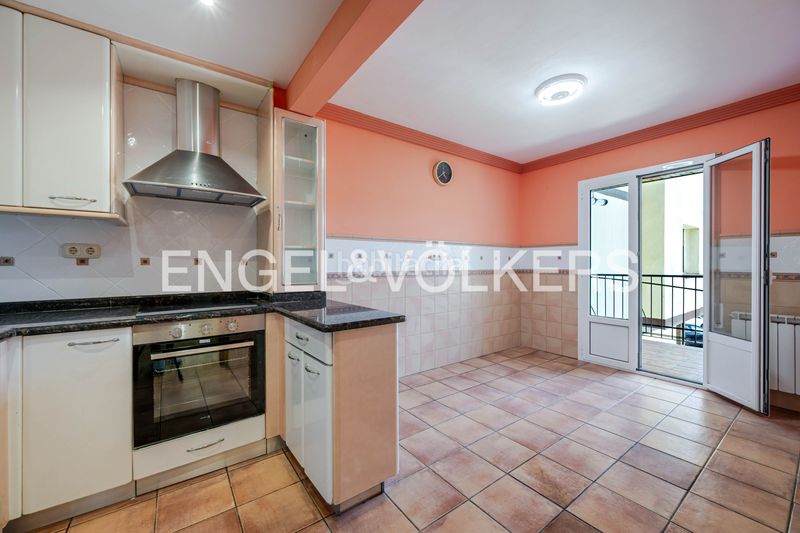 Foto c0032e4a-6995-4855-8fea-d8b99db6d791. Appartamento con riscaldamento in Hernani