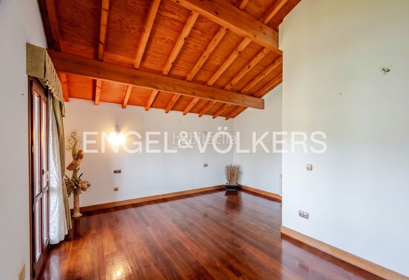 Foto 56125372-812d-4ce1-beed-63cbf6c675ef. Casa amb calefacció a Urnieta