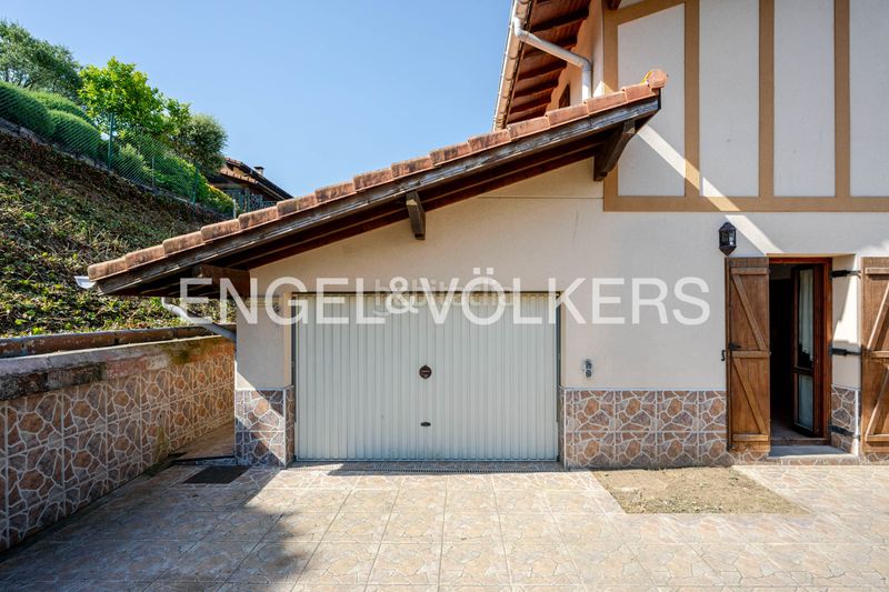 Foto a097343a-f10e-4e7e-bc10-9269666d75bc. Casa amb calefacció a Urnieta