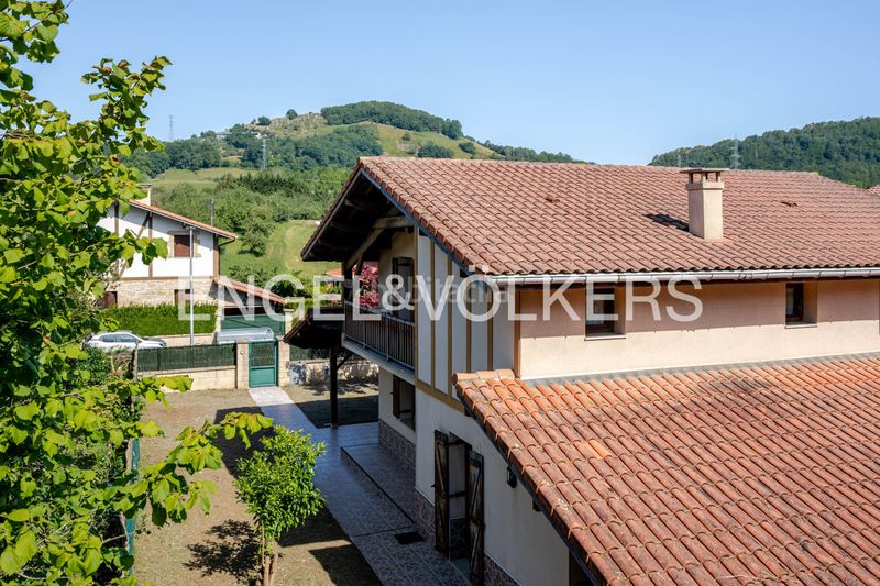 Foto bf12a46d-5a42-44c7-bd5b-2731f81ff25b. Casa amb calefacció a Urnieta