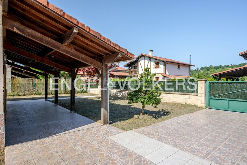 Foto f06fc3df-bfb7-4bdd-9d31-0edc0c4925fb. Casa amb calefacció a Urnieta
