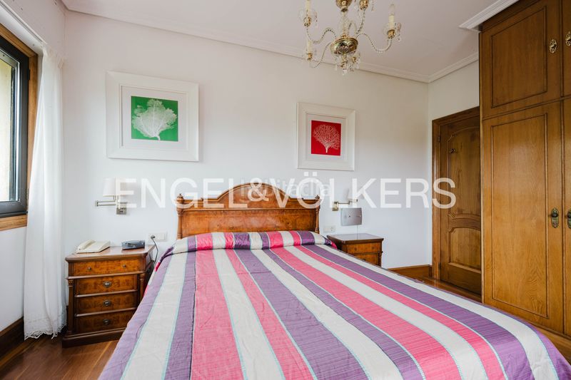 Foto 19f7fb32-ef70-4ea4-aec0-c07caf7cb229. Casa amb calefacció aparcament piscina a Loiola Donostia - San Sebastián
