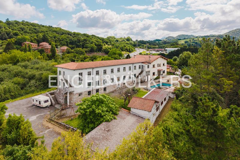 Foto 29ac4143-1d04-4bc5-bf57-a5ee926752dd. Casa amb calefacció aparcament piscina a Loiola Donostia - San Sebastián