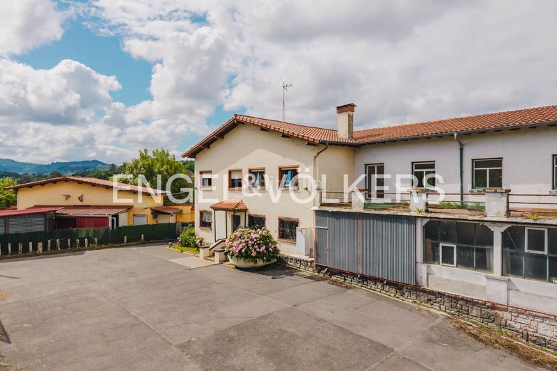 Foto 445e5b4e-4d69-43b8-af2f-ef5bc25d947c. Casa amb calefacció aparcament piscina a Loiola Donostia - San Sebastián