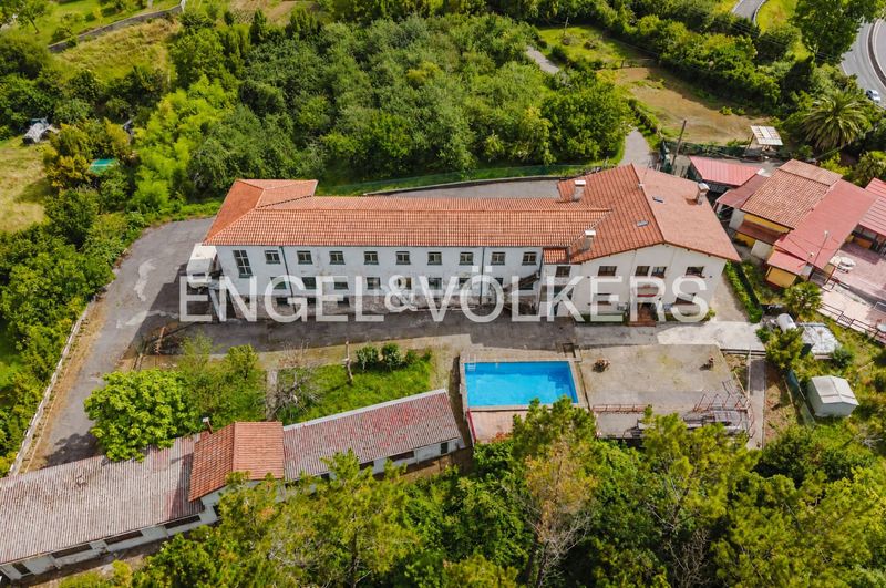 Foto 5c95b7b3-4dc9-47b0-bb11-f10f7460bc82. Casa amb calefacció aparcament piscina a Loiola Donostia - San Sebastián