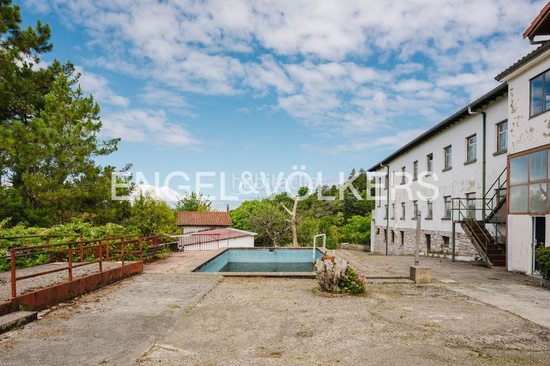 Foto 6e49552a-b8b0-4c7c-8d92-282fd020475a. Casa amb calefacció aparcament piscina a Loiola Donostia - San Sebastián