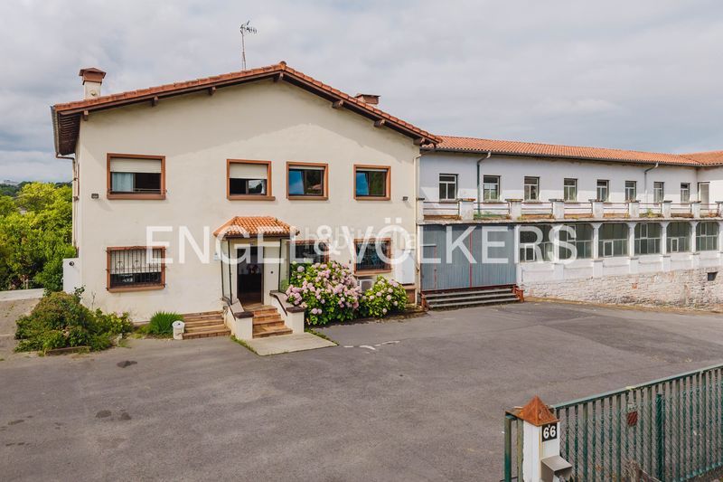 Foto a289ec1b-5f3d-4ccf-af52-0eb9b08a7214. Casa amb calefacció aparcament piscina a Loiola Donostia - San Sebastián