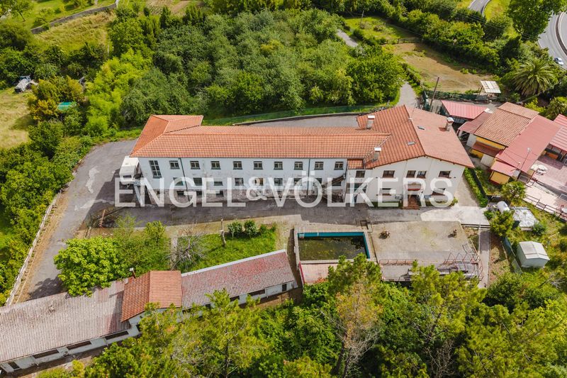 Foto befc4a3f-555c-4309-abd6-49887fc443e7. Casa amb calefacció aparcament piscina a Loiola Donostia - San Sebastián