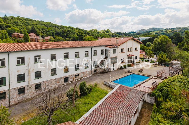 Foto c994bdc9-bcb0-473f-8c3d-35bf0330514a. Casa amb calefacció aparcament piscina a Loiola Donostia - San Sebastián