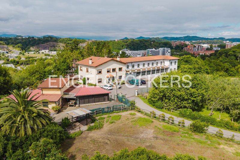 Foto d4ce82f6-c3e8-47e5-a7d8-7feccf35353b. Casa amb calefacció aparcament piscina a Loiola Donostia - San Sebastián