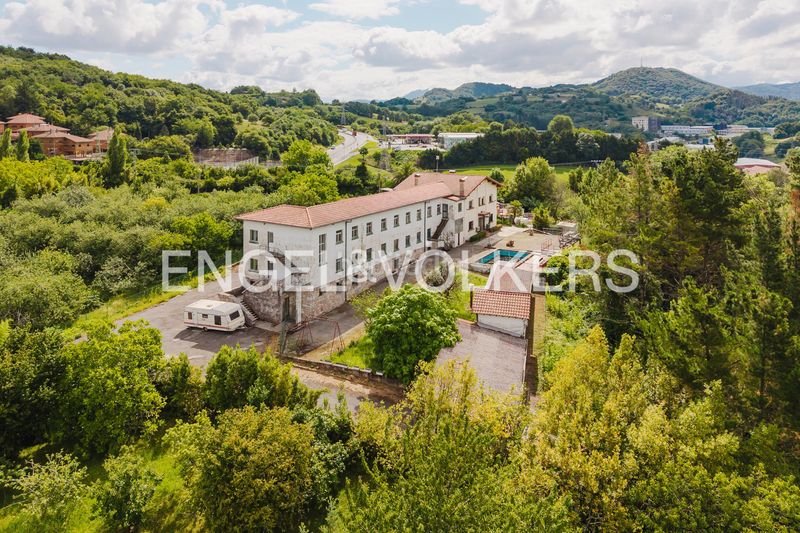 Foto dd0208f2-d51a-4f6a-993c-db432bc1e952. Casa amb calefacció aparcament piscina a Loiola Donostia - San Sebastián