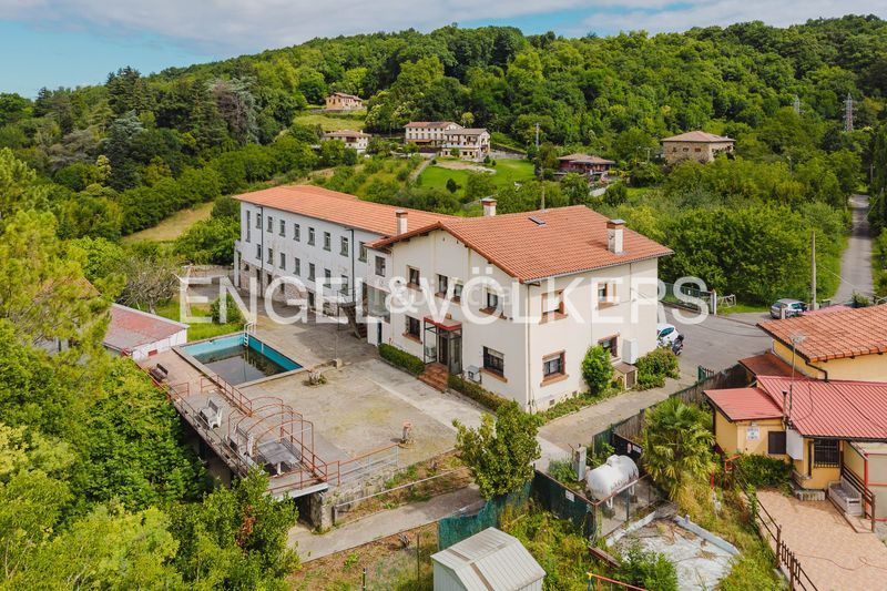 Foto f6791e78-8fb3-4fa7-b52f-8853eb0d0b3e. Casa amb calefacció aparcament piscina a Loiola Donostia - San Sebastián