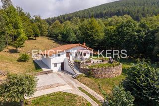 Haus  N/a. Villa unifamiliar con 5.000 m de terreno y privacidad absoluta a