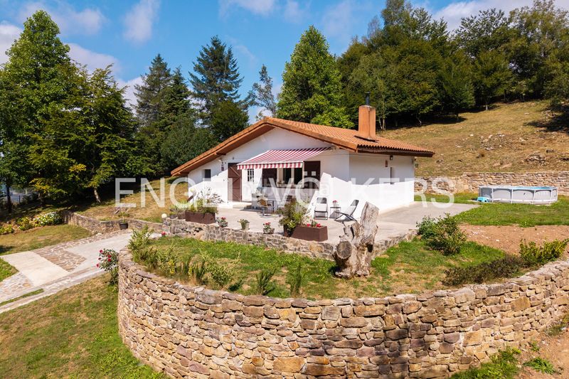 Foto 881ba2aa-7c87-4a3d-9d59-bc34b902dcea. Casa amb calefacció aparcament piscina a Berastegi