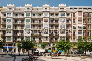 Pis  Kolon pasealekua. Piso señorial en paseo colón