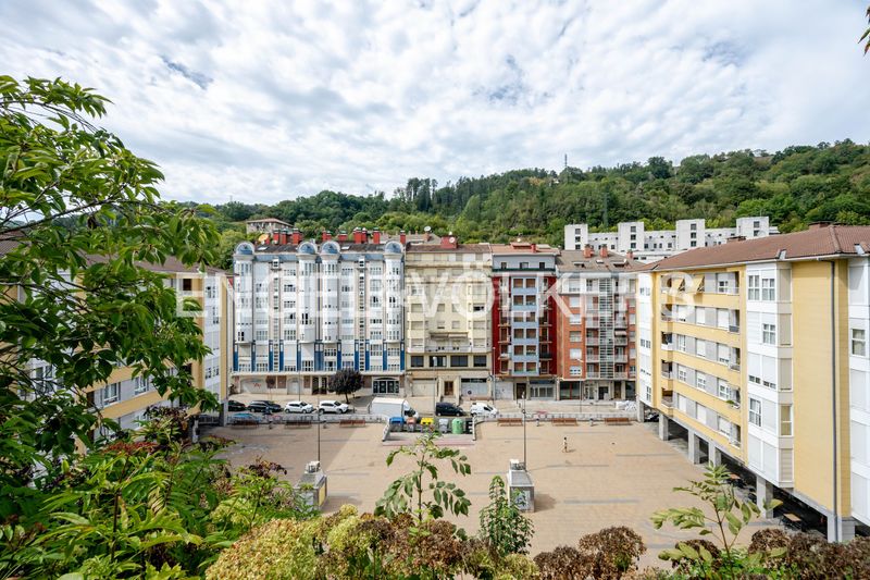 Foto 1bc20600-0308-4b16-b62c-f101b91c6f39. Flat with heating parking in Eibar