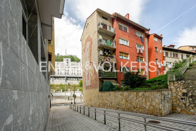 Foto 994b7838-a8ff-4b54-ab14-111c4183f00c. Flat with heating parking in Eibar