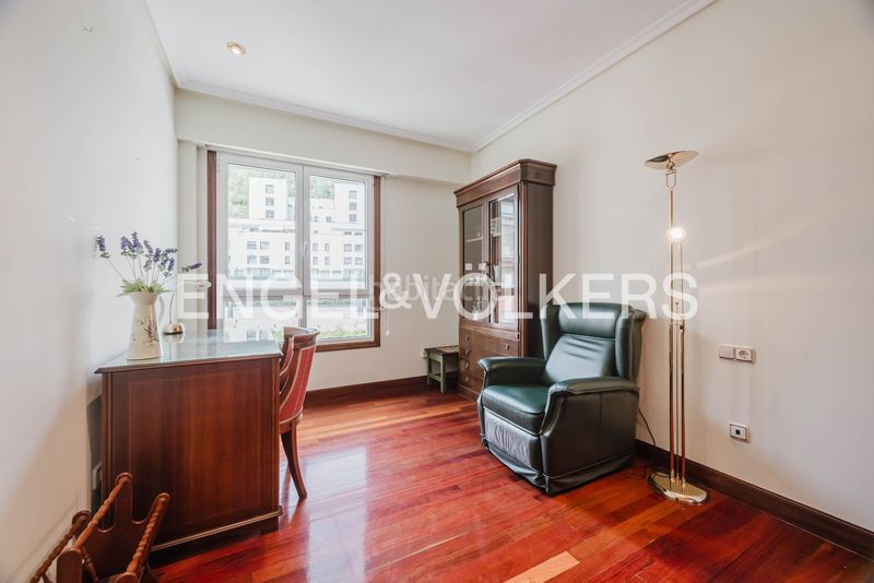 Foto cb06cec0-9988-453b-9a17-be1b06c02339. Flat with heating parking in Eibar