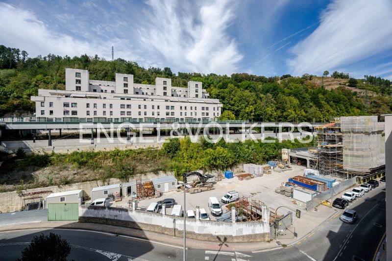 Foto cd62cab7-960a-4fee-a52d-fc5f2f73c604. Flat with heating parking in Eibar