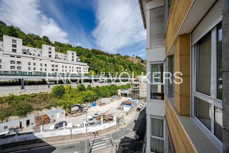 Foto cffcc239-f5f4-40ce-bf25-75182ccbec16. Flat with heating parking in Eibar