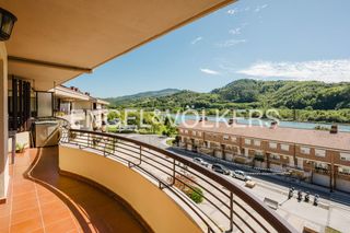 Etagenwohnung  Anibarko-portua poligonoa. Vivienda reformada con gran terraza y vistas al río.