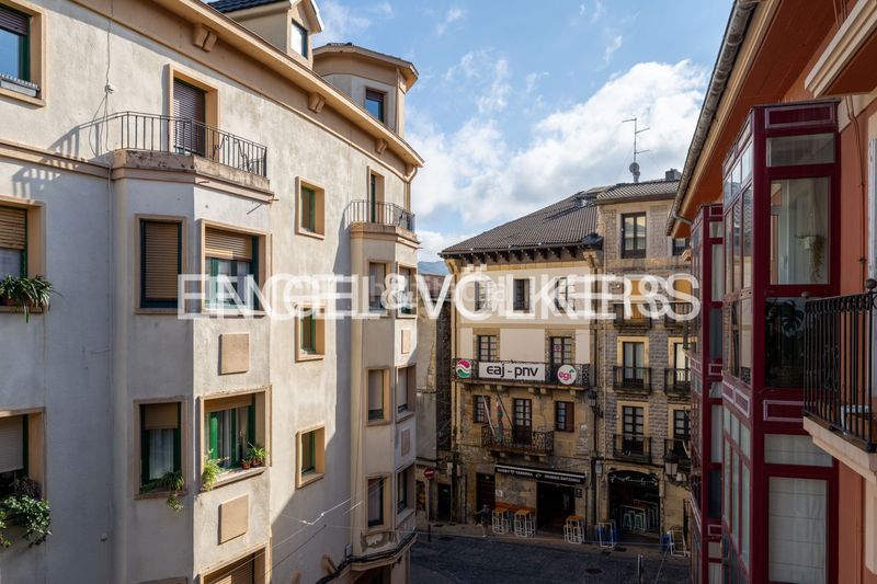 Foto 2532bedf-132b-4029-9f1d-4b95ff84dd51. Duplex avec chauffage dans Centro - Mendibil - Santiago Irun