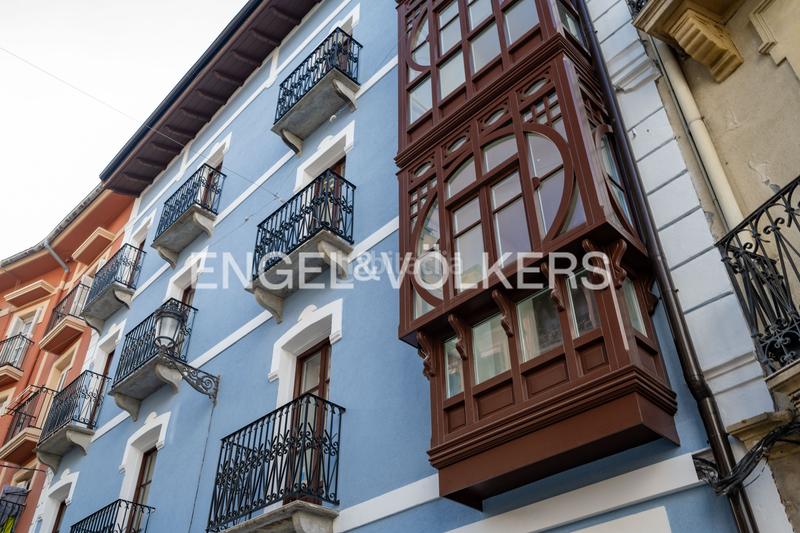 Foto f59c165b-1621-45dc-9298-e13be6354c30. Dúplex magnífico ático dúplex en el corazón de irún en Irun