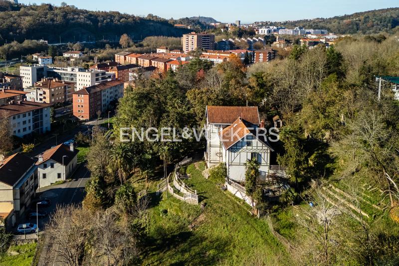 Foto 8e182089-c09b-488c-9265-5d127e5d949a. Masía majestuoso palacete con vistas panorámicas al valle en Martutene, san sebastián. en Donostia - San Sebastián