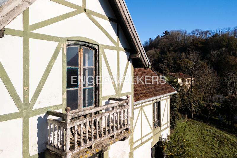 Foto c81f40c0-da41-4f4b-a121-9f9de7de0994. Masía majestuoso palacete con vistas panorámicas al valle en Martutene, san sebastián. en Donostia - San Sebastián