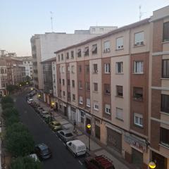 Pis  Calle esteban manuel villegas. Piso universidad