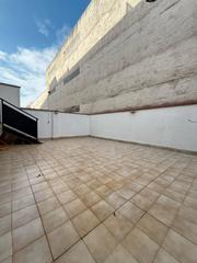 Planta baixa  Plaça can prat. Planta baja de 2 habitaciones grandes y terraza