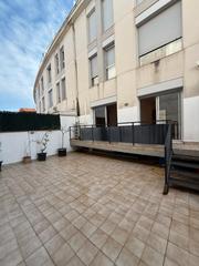 Rez-de-chaussée  Plaça can prat. Planta baja de 2 habitaciones grandes y terraza