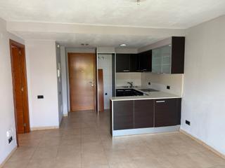 Pis  Carretera de cànoves. Piso de 2 habitaciones y 1 baño