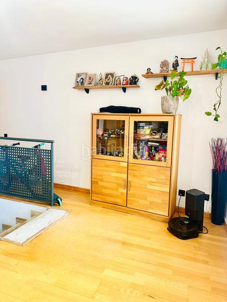 Foto dfdced7d-1a71-406d-af6c-94c393fb57af. Zweistöckige wohnung mit heizung in Riu Nord Santa Coloma de Gramenet