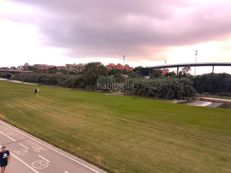 Foto f047a0e2-68c2-4735-be32-01031d85033c. Zweistöckige wohnung mit heizung in Riu Nord Santa Coloma de Gramenet