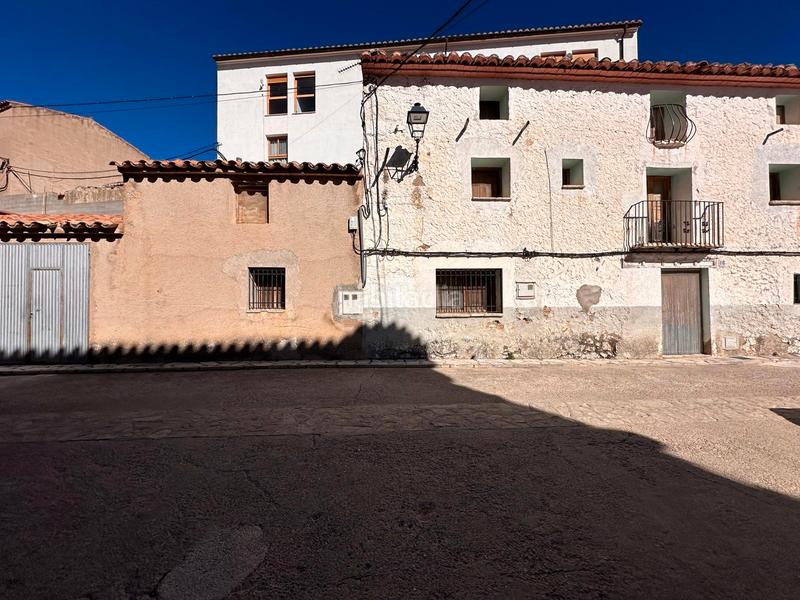 Foto 99a8b335-0436-47f0-ba39-2c38b4900fa8. Casa adossada amb xemeneia calefacció aparcament a Chodos / Xodos