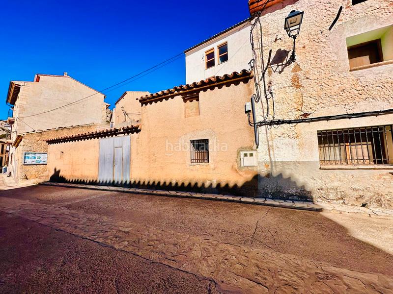 Foto 9e6f0040-3187-484c-bf23-410552014870. Casa adossada amb xemeneia calefacció aparcament a Chodos / Xodos