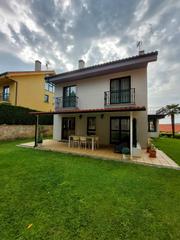 Maison à Pontedeume. Exclusivo chalet unifamiliar de 5 dormitorios con 3 baños y con