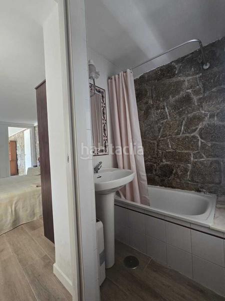 Foto 8d18d745-ca3b-4fb2-b6c9-0a54383f4f3d. Casa amb calefacció aparcament a Área Rural Ferrol